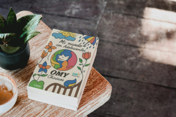 Osmary del Carmen Chirinos Ulloa convierte la maternidad en un viaje de autodescubrimiento con ‘Mi mundo con adolescentes’.