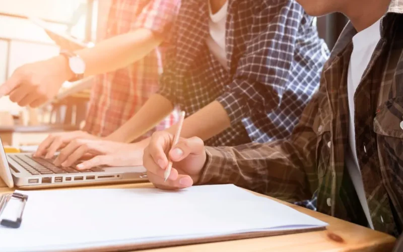 ¿Es legal que te obliguen a trabajar en un día festivo? Un experto lo confirma