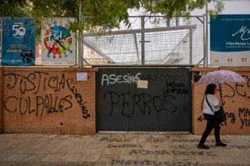 El colegio de Sevilla que no activó el protocolo de acoso anuncia un plan ante las “situaciones de vulnerabilidad” y la familia les acusa de “minimizar” lo ocurrido
