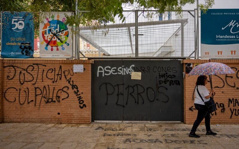 El colegio de Sevilla que no activó el protocolo de acoso anuncia un plan ante las “situaciones de vulnerabilidad” y la familia les acusa de “minimizar” lo ocurrido