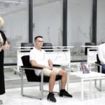 Adil Hamed presenta ‘Versos que te nombren’ rodeado de amigos y familiares