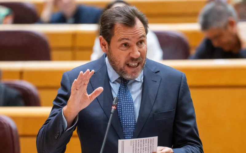 Oscar Puente bloquea a Grok, la IA de X, porque no le ha gustado su respuesta