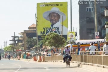 Museveni, en el poder en Uganda desde hace 40 años, lidera el recuento en las elecciones