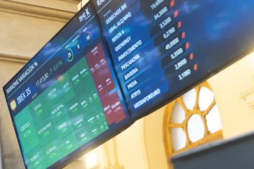 El Ibex 35 cierra la semana sin rumbo claro