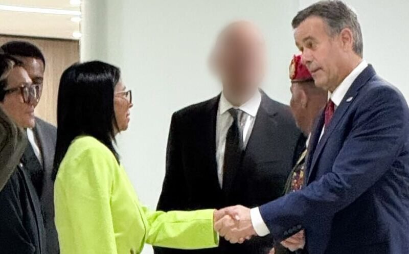 Delcy Rodríguez se reúne con el director de la CIA en Caracas