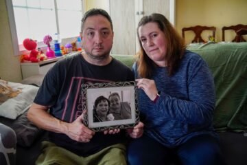 Más de 32.000 personas mueren esperando la dependencia: “Cuando me llamaron, les dije: Saco a mi suegra del féretro y la llevo”