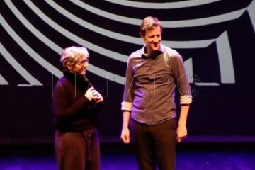 Edu Soto llena el Revellín y lo inunda de risas