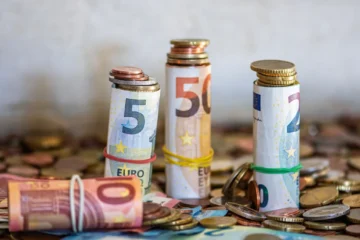 Estos son los movimientos de efectivo vigilados por Hacienda y castigados con hasta 150.000 euros de multa