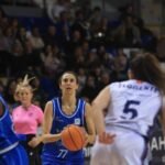 Alba Torrens debuta en otra paliza del Azulmarino