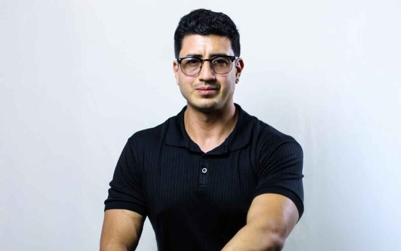 Erick Eduardo Contreras Ruiz convierte la poesía en un acto de valentía emocional