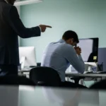 Así es el «bossing»: el tipo de acoso laboral que podrías estar sufriendo en tu trabajo sin darte cuenta