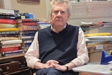 El historiador Andrew Lownie: “El escándalo del expríncipe Andrés es la crisis más grave de la monarquía. Deberían rodar cabezas”