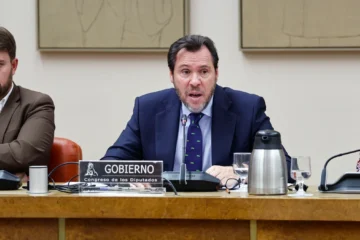 Puente se reunirá mañana con los sindicatos de maquinistas para evitar la huelga en Renfe del 9, 10 y 11 de febrero