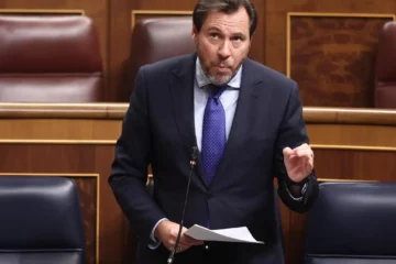 Puente asegura que el tráfico en Adamuz se cortó en el mismo instante del accidente y que no sabe cuándo se reabrirá la línea Madrid-Sevilla