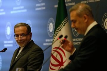 Irán y Estados Unidos negociarán en Estambul una salida a la escalada bélica