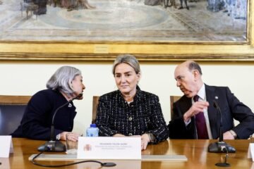 El Consejo Escolar del Estado apoya sin oposición la ley para reducir el número de alumnos por aula