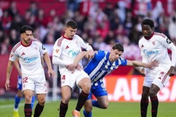El Sevilla salva un punto con 10 jugadores ante el Alavés