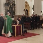 Los hermanos de la Vera Cruz renuevan su fe en la jura de cargos