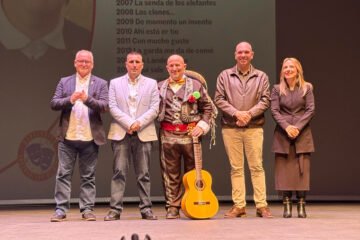 Alegría y aplausos en la entrega de las Caballas de Oro en el COAC 2026
