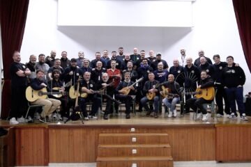 El coro Al lío afina su repertorio para que el tango vuelva a sonar en el ‘Revellín’