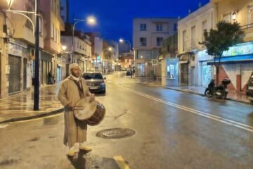 El tamborilero de Ceuta, guardián del ambiente de Ramadán en las barriadas