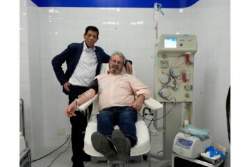 Encuentro entre un ‘superdonante’ de sangre y quien más la necesita: «Si estoy vivo es por gente como tú»