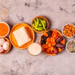 Dieta y menopausia: los siete nutrientes clave según la AESAN para evitar riesgos