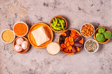 Dieta y menopausia: los siete nutrientes clave según la AESAN para evitar riesgos