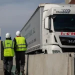 El encarecimiento del gasóleo empieza a amenazar la liquidez de los transportistas y a dificultar su operativa