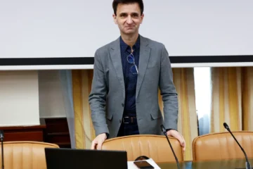 José Pablo López anuncia nuevos pasos digitales en RTVE y defiende el pluralismo en el Senado