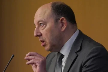 Gonzalo Bernardos, economista: “La IA puede contribuir a que trabajemos 32 horas a la semana y vivamos más años”