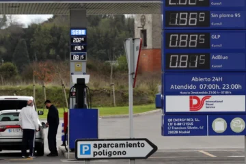 El precio de la gasolina ya supera los 2 euros en algunas gasolineras españolas: esta es la más cara… ¡a 2,11 euros!