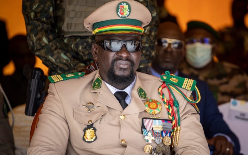 Guinea-Conakry ilegaliza 40 partidos políticos dos meses antes de las elecciones