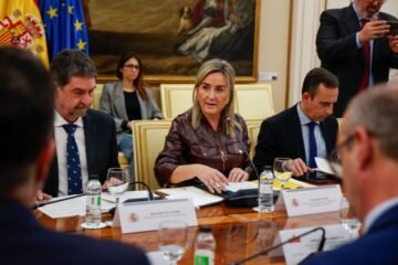 Las autonomías del PP piden retrasar la bajada del número de alumnos por clase y fondos extra para aplicarla