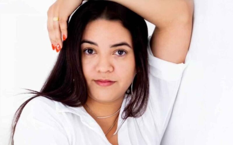 Yesgla Patricia Martínez Rojas debuta con una obra íntima sobre resiliencia y esperanza