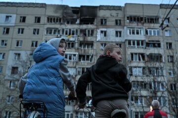 Rusia pone a prueba las defensas y la economía de Ucrania con bombardeos de 24 horas