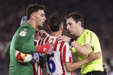 La RefCam llega a España: los árbitros de LaLiga llevarán microcámaras de TV con micrófonos durante los partidos