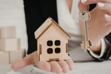 Ojo a los propietarios: aunque hayas pagado la casa al completo, deberás hacer un trámite para que seas considerado el dueño