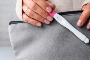 Competencia quiere limitar el papel de las farmacias en la venta de pruebas de autodiagnóstico como test de covid y embarazo