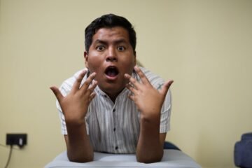 Oscar Tito, humorista: “Soy gay y cristiano; los cristianos somos muy criticones porque pensamos que todos van a ir al infierno”