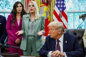 Trump destituye a la fiscal general, Pam Bondi, tras meses de escrutinio por su gestión del ‘caso Epstein’