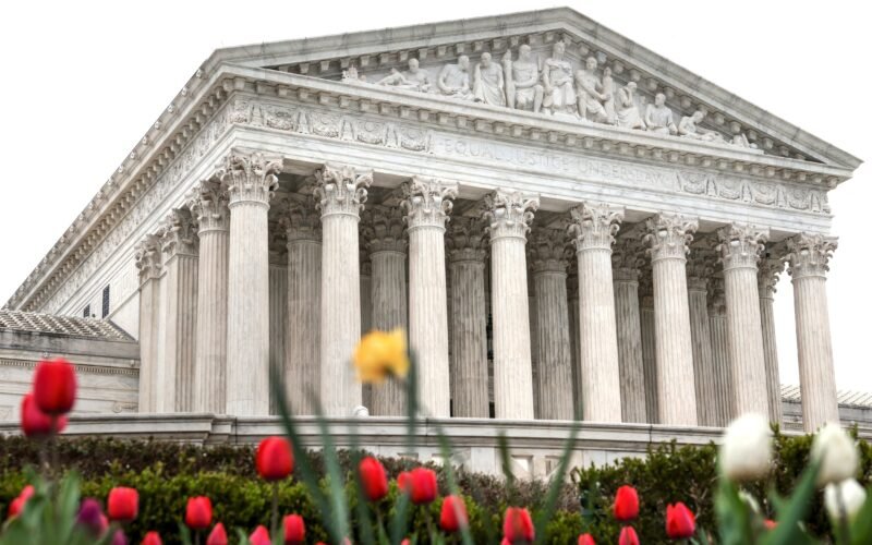 El Supremo muestra su escepticismo sobre la orden de Trump de denegar la nacionalidad a hijos de inmigrantes no residentes