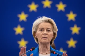 Bruselas plantea un día de teletrabajo a la semana, rebajar el transporte público y cerrar edificios para hacer frente al impacto de la guerra