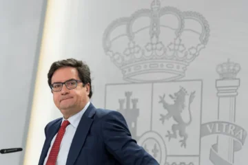 El Gobierno deja fuera de la jornada de 35 horas a miles de funcionarios