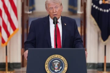 El Ibex retrocede un 1,6% y el petróleo sube un 6% tras el encendido discurso de Trump que aleja el fin de la guerra con Irán