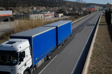 El Gobierno aprueba la revisión automática de los precios del transporte de mercancías por carretera cuando los carburantes suban un 5%