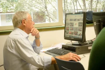 Es oficial: la Seguridad Social premia retrasar la jubilación con un 4% extra y aplica hasta un 21% de recorte a los que decidan adelantarla