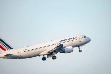 Air France y Lufthansa presentan sus oferta no vinculantes por TAP, aerolínea que también interesa a IAG (Iberia)