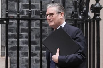 Starmer elude su responsabilidad y asegura que se le ocultó “deliberadamente” el veto interno al nombramiento de Mandelson