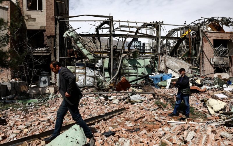 El ataque de Estados Unidos e Israel contra Irán – 4 de abril de 2026 | Trump anuncia el rescate del segundo piloto del caza derribado por Irán el viernes